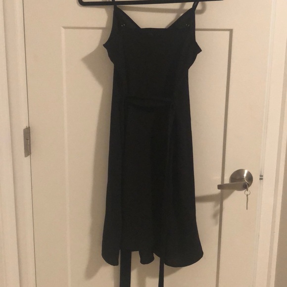 Sleeveless Black Dress - Picture 2 of 3